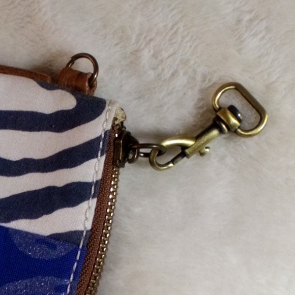 WRISTLET! HAS NO BRAND BUT ITS NEW!! - Picture 4 of 6